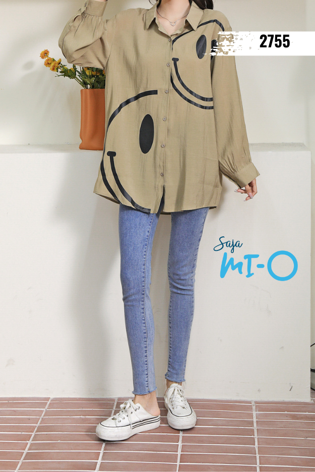 Cute smiley face top with collar